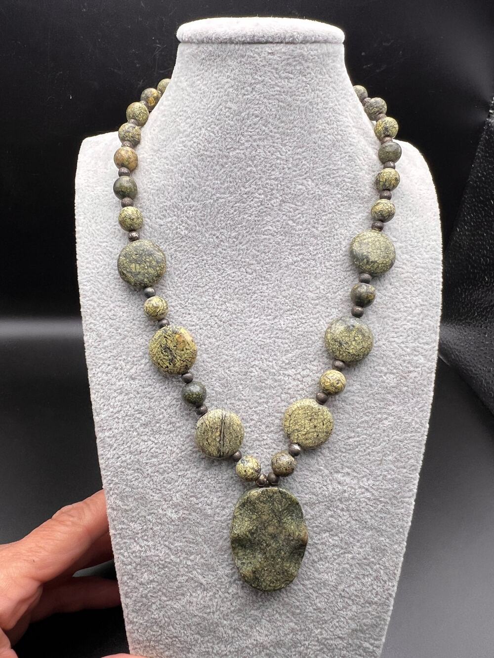 Green serpentine beaded necklace vintage 90s natural stone statement boho beach